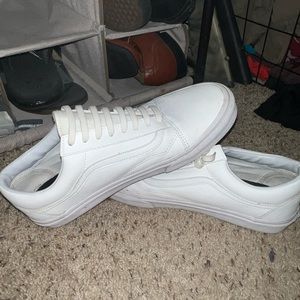 LIKE NEW- Leather old skools Men’s size 11